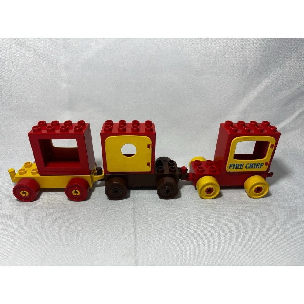 7 Lego Duplo Fire Chief, Police, Camping Cars‎ 2403 & 2402 Vintage